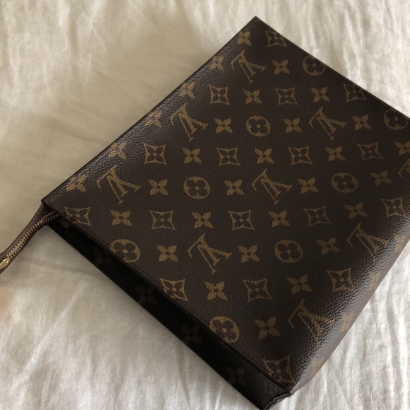 Louis Vuitton Clutch - Picture 8 of 8